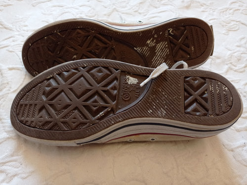 Getragene  stark abgenutzte  weisse Converse All Star Größe 38