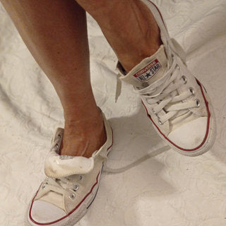 Getragene  stark abgenutzte  weisse Converse All Star Größe 38