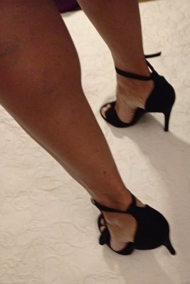 Getragene  offene High Heels  Damensandale Samtoptik  Größe 37