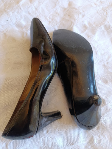 Getragene dunkel-braune Pumps Absatz 6 cm Größe 37
