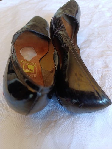 Getragene dunkel-braune Pumps Absatz 6 cm Größe 37