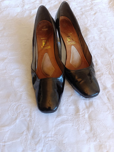 Getragene dunkel-braune Pumps Absatz 6 cm Größe 37
