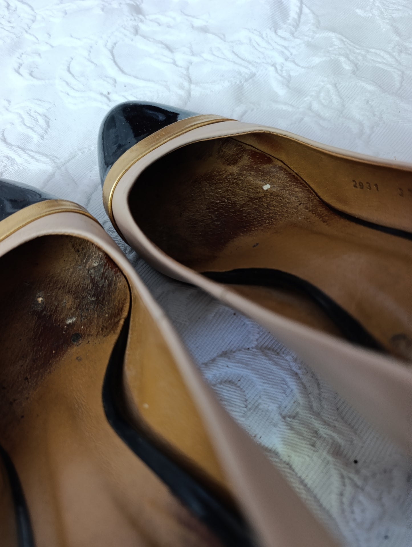 Stark getragene beige Pumps Absatz 6 cm Größe 37,5  gino rossi