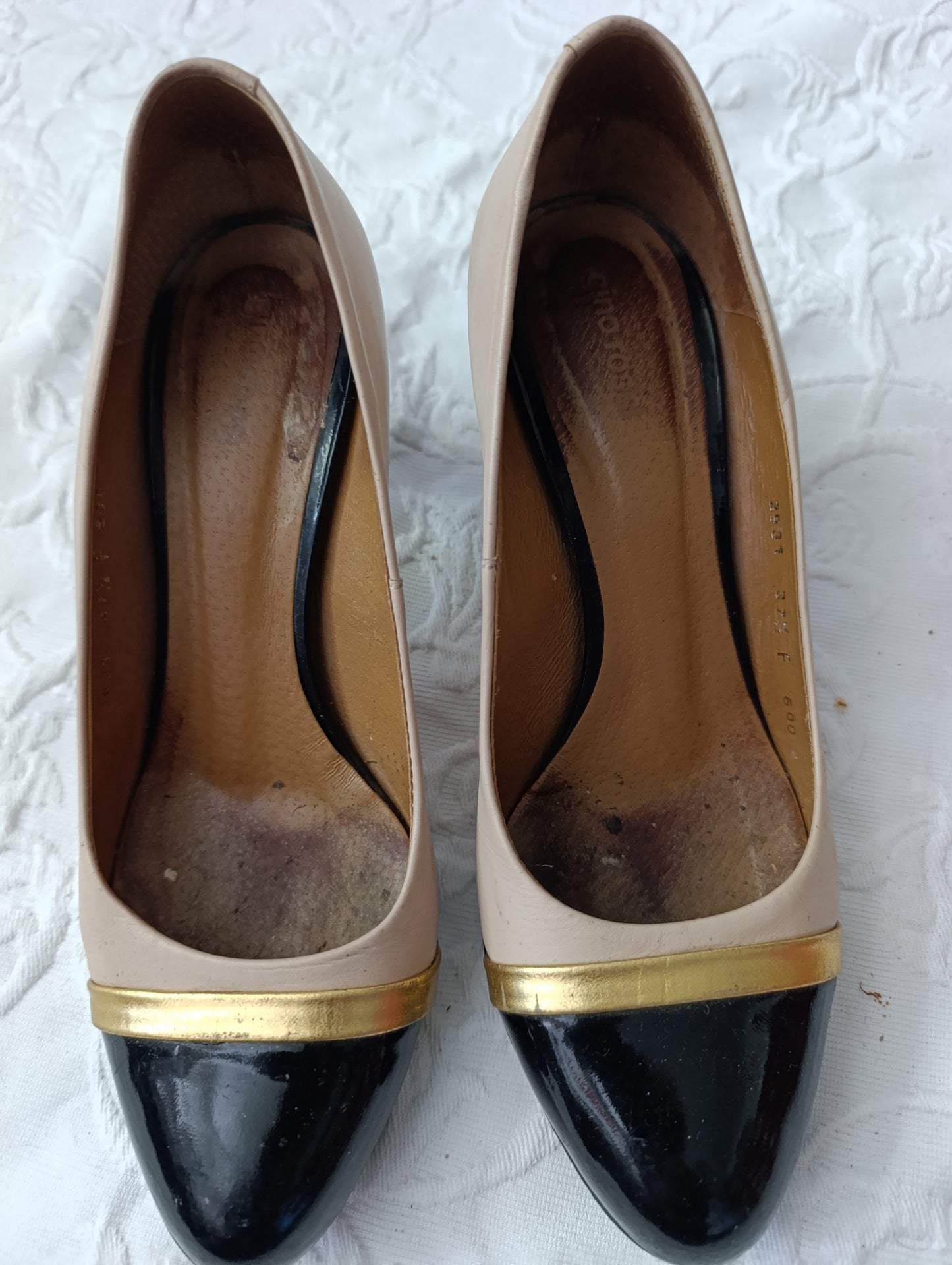 Stark getragene beige Pumps Absatz 6 cm Größe 37,5  gino rossi