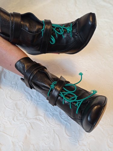 Getragene  schwarze  High Heels  Pumps mit 9 cm Pfennigabsatz  Gr. 37