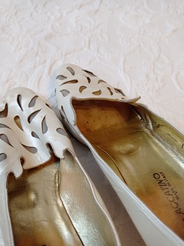 Stark getragene  weiße Pumps Größe 39 von Eva Accatino