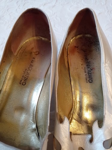 Stark getragene  weiße Pumps Größe 39 von Eva Accatino