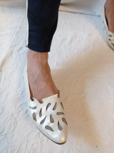 Stark getragene  weiße Pumps Größe 39 von Eva Accatino