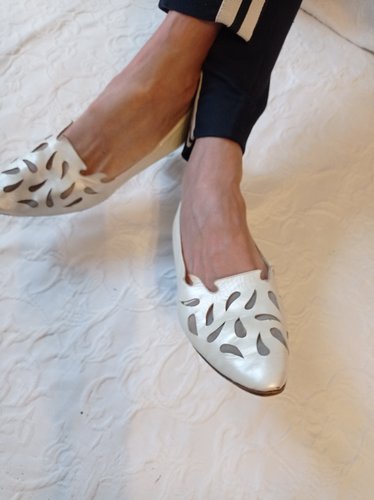 Stark getragene  weiße Pumps Größe 39 von Eva Accatino