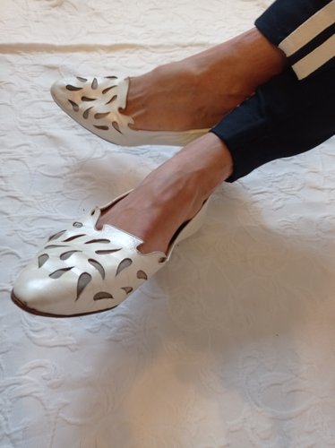 Stark getragene  weiße Pumps Größe 39 von Eva Accatino