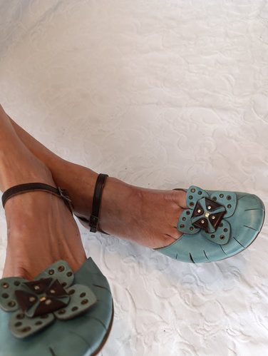 Getragene  Sandale mit Keilabsatz  Größe 40