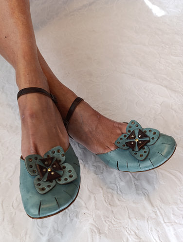 Getragene  Sandale mit Keilabsatz  Größe 40