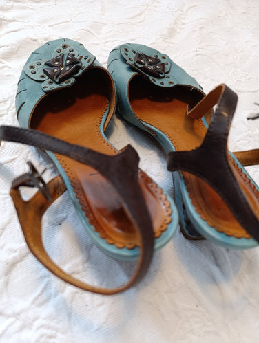 Getragene  Sandale mit Keilabsatz  Größe 40