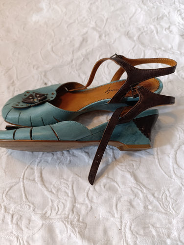 Getragene  Sandale mit Keilabsatz  Größe 40