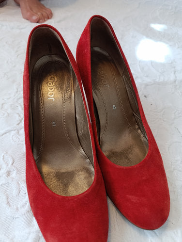 Getragene Pumps rot Absatz 8 cm Gr. 38 von Gabor