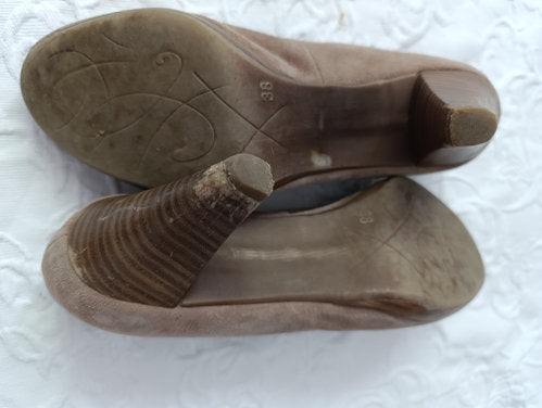 Getragene Pumps PeepToe aus Samt Größe 38