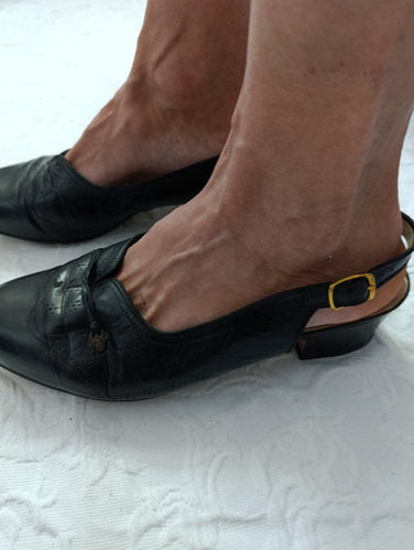 Stark getragene  Damensandale  Absatz 4 cm  Größe 39   medicus  Sammler