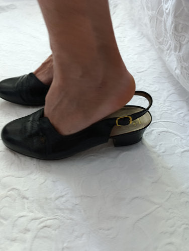 Stark getragene  Damensandale  Absatz 4 cm  Größe 39   medicus  Sammler