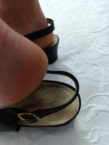 Stark getragene  Damensandale  Absatz 4 cm  Größe 39   medicus  Sammler