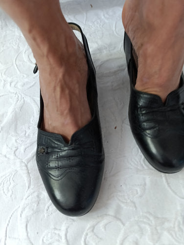 Stark getragene  Damensandale  Absatz 4 cm  Größe 39   medicus  Sammler