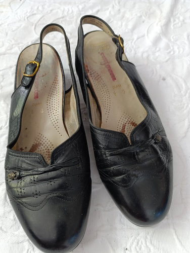 Stark getragene  Damensandale  Absatz 4 cm  Größe 39   medicus  Sammler