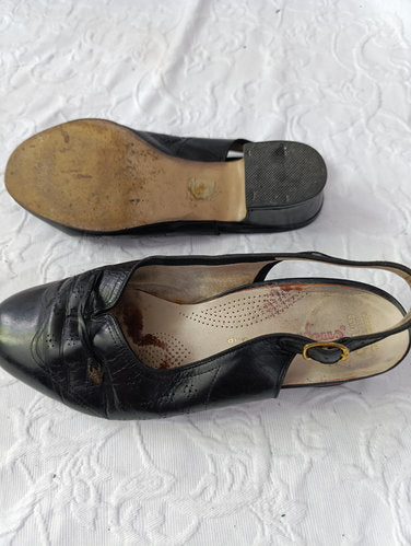 Stark getragene  Damensandale  Absatz 4 cm  Größe 39   medicus  Sammler