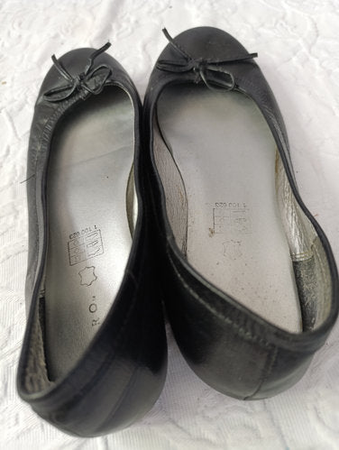 Getragene schwarze Ballerinas Größe 40 pesaro