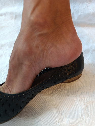 Stark getragene schwarze Ballerinas  Absatz 1 cm  Größe 40  17