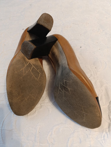 Getragene Pumps  Größe 38  hellbraun  Absatz 10 cm