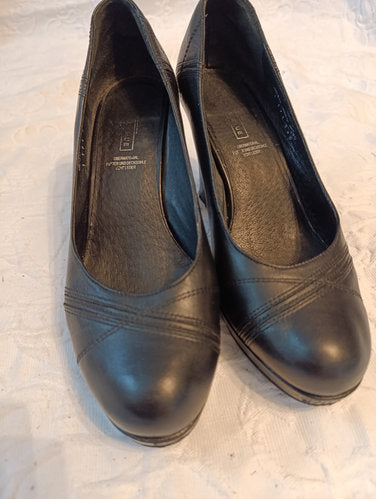 Getragene High Heels  Größe 37  schwarz  Absatz 9 cm  Plateau 2 cm  5th avenue