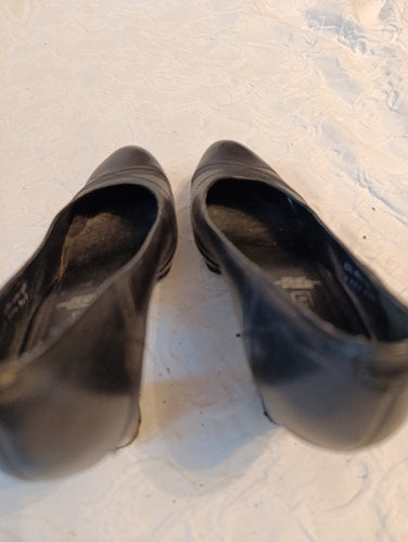 Getragene High Heels  Größe 37  schwarz  Absatz 9 cm  Plateau 2 cm  5th avenue