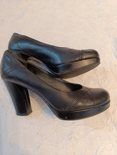 Getragene High Heels  Größe 37  schwarz  Absatz 9 cm  Plateau 2 cm  5th avenue