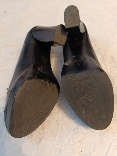 Getragene High Heels  Größe 37  schwarz  Absatz 9 cm  Plateau 2 cm  5th avenue