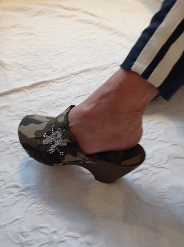 Getragene schwarze  offene  Clogs  Stoff Gr. 40