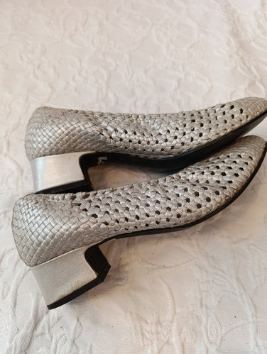 Getragene Pumps weiß Gr. 38 Absatz 3 cm Salamander