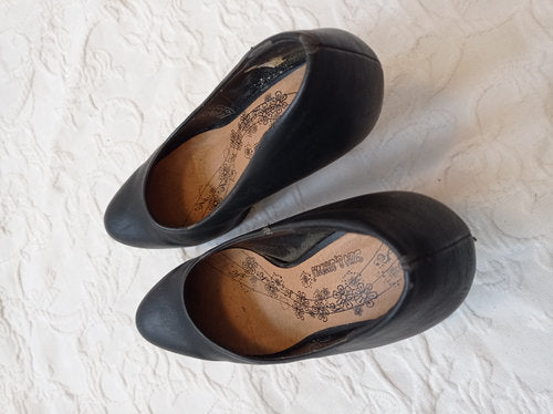 Getragene Pumps  schwarz  Absatz 9 cm  Größe 39  Sun & Shadow