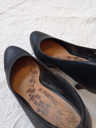 Getragene Pumps  schwarz  Absatz 9 cm  Größe 39  Sun & Shadow