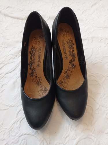 Getragene Pumps  schwarz  Absatz 9 cm  Größe 39  Sun & Shadow