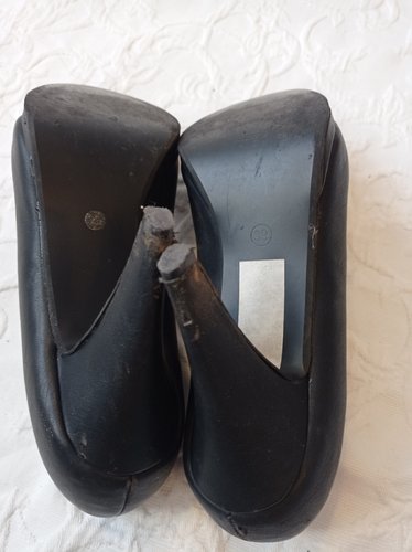 Getragene Pumps  schwarz  Absatz 9 cm  Größe 39  Sun & Shadow