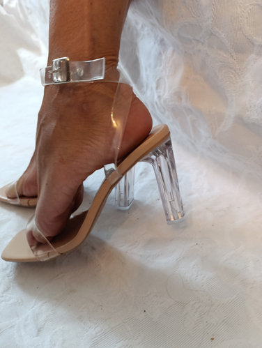 Getragene offene High Heels Damensandale Größe 39 transparent Absatz 9 cm