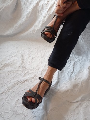 Getragene schwarze  offene  High Heels  Gr. 38  neosens