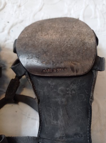 Getragene schwarze  offene  High Heels  Gr. 38  neosens