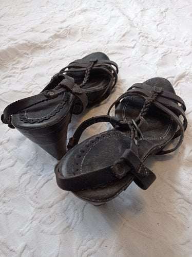 Getragene schwarze  offene  High Heels  Gr. 38  neosens