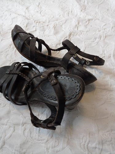 Getragene schwarze  offene  High Heels  Gr. 38  neosens