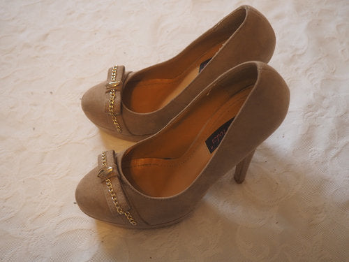 Getragene High Heels beige  Pleteau Größe 40