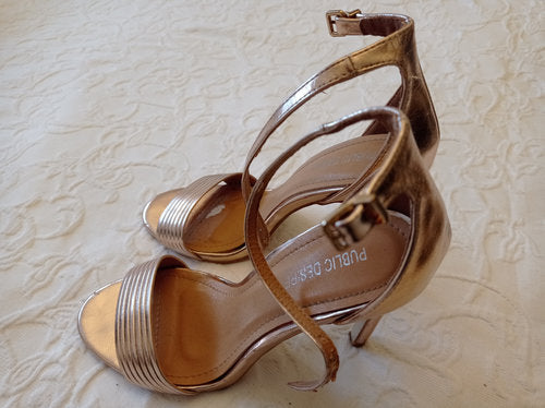 Getragene  offene High Heels  Damensandale Goldoptik  Größe 37