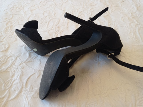 Getragene  offene High Heels  Damensandale Samtoptik  Größe 37