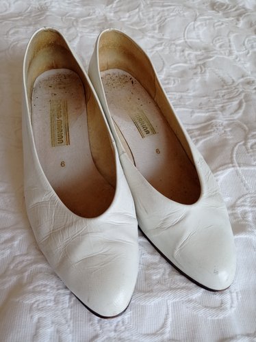 Stark getragene, weiße Pumps Größe 39 von Donna Marina e