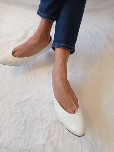 Stark getragene, weiße Pumps Größe 39 von Donna Marina e