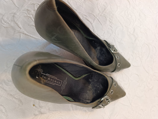 Stark getragene, verschwitzte HighHeels